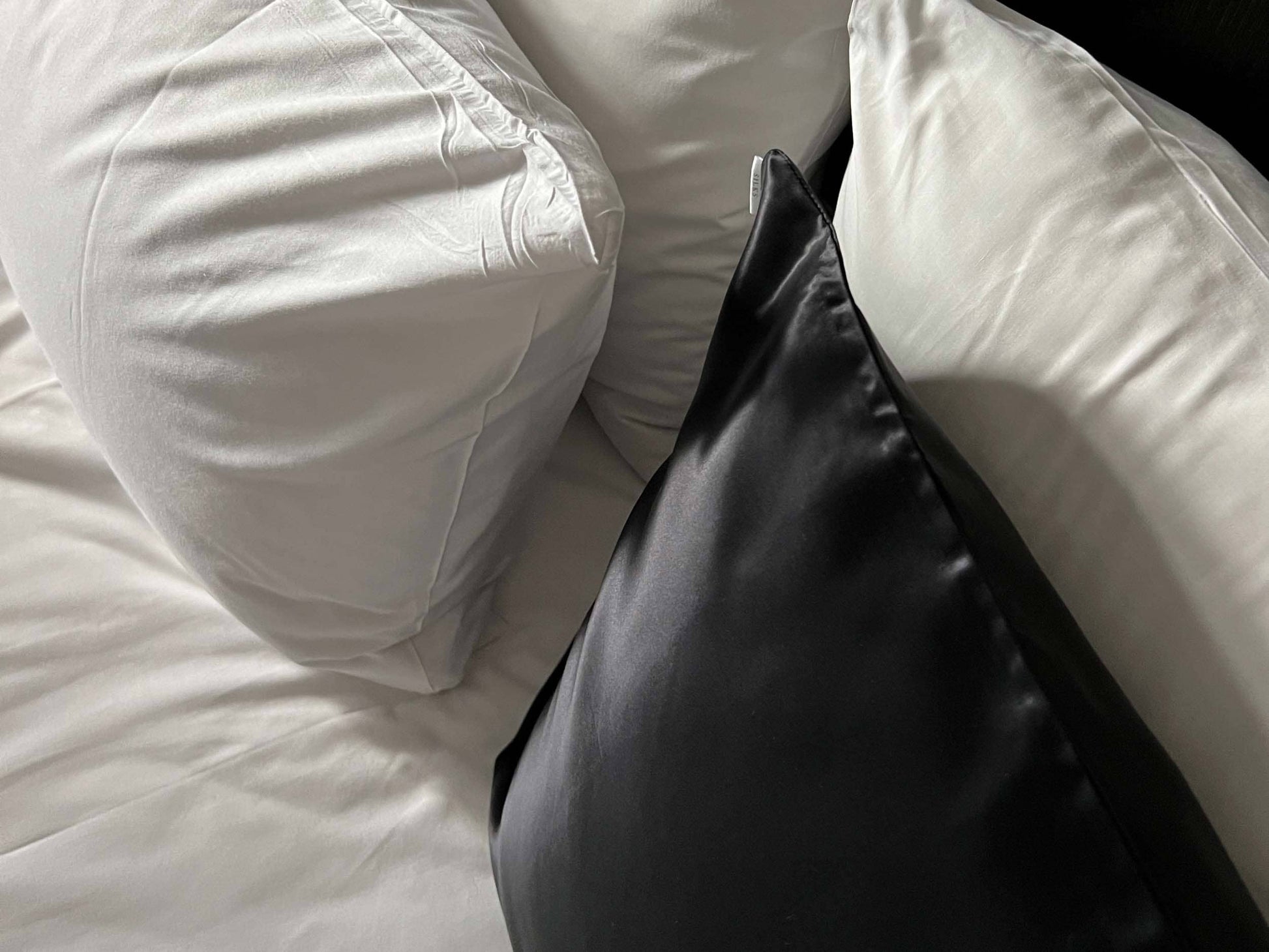 Get the beauty sleep you deserve with our Hyaluronic Acid Infused Silk Pillowcase. The silky smooth fabric is gentle on your skin and hair while the infused hyaluronic acid provides hydration, leaving you with a refreshed and rejuvenated complexion. Say goodbye to bed head and wake up to a glowing complexion every morning.