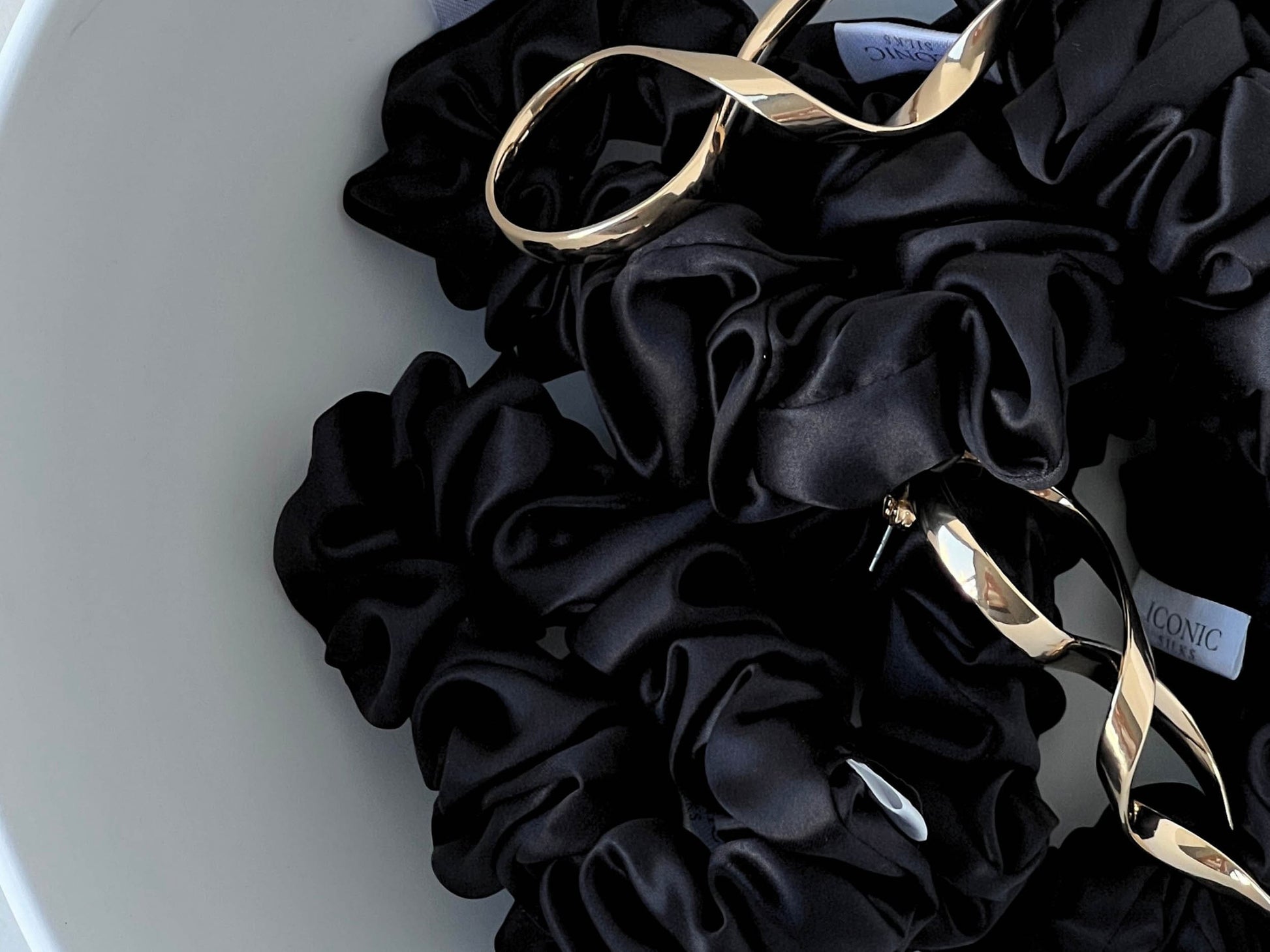 Save yourself from hair breakage and knots and allow our silky scrunchies to improve the quality of your hair's life! We use the highest quality (6A) 100% Mulberry silk that helps to ensure your endless experience. Antibacterial, hypoallergenic, and Hyaluronic Acid infused scrunchies.