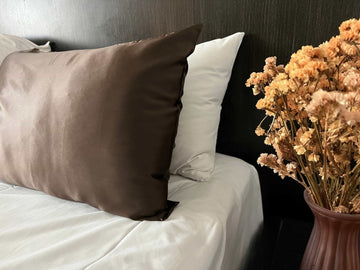 Get the beauty sleep you deserve with our Hyaluronic Acid Infused Silk Pillowcase. The silky smooth fabric is gentle on your skin and hair while the infused hyaluronic acid provides hydration, leaving you with a refreshed and rejuvenated complexion. Say goodbye to bed head and wake up to a glowing complexion every morning.