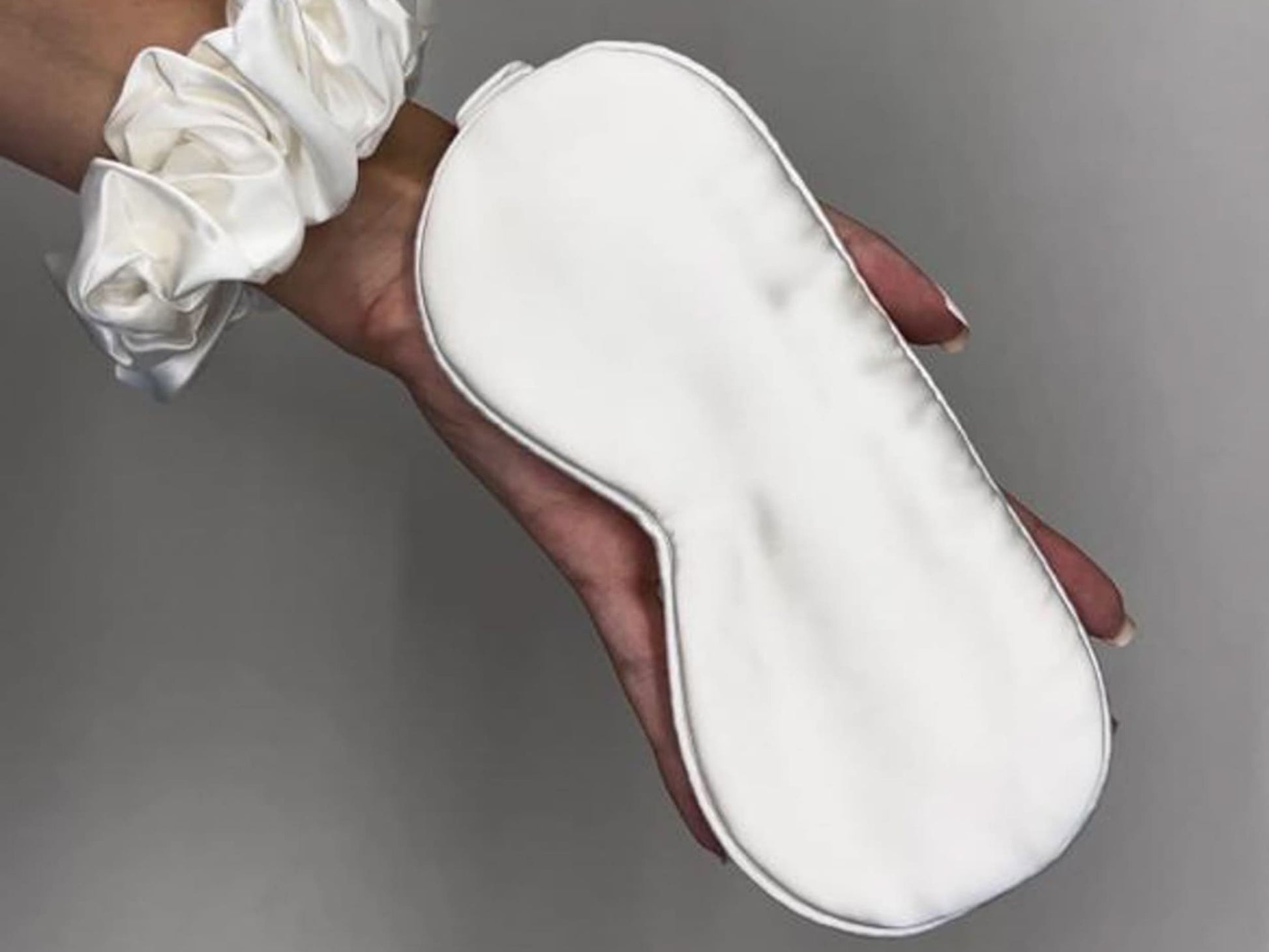 Get a better night's sleep with our Hyaluronic Acid infused Silk Eye Masks. These silk masks are designed to hydrate and rejuvenate the delicate skin around your eyes, leaving you with a refreshed and youthful appearance. The combination of silky soft fabric and hydrating Hyaluronic Acid creates the ultimate spa experience in the comfort of your own home.